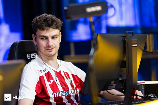 持良好联系 持良好联系