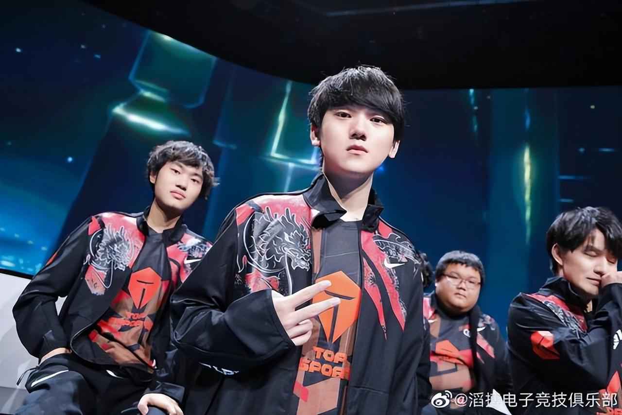 一个简单却 一个简单却