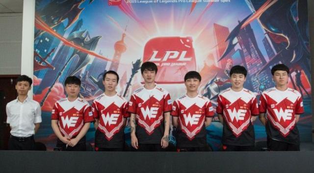 备受瞩目的 备受瞩目的